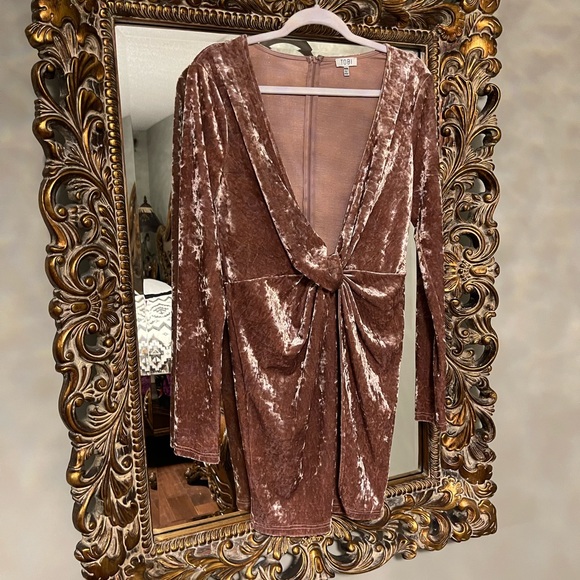 Tobi - VELVET SNOW BODYCON DRESS IN BLUSH, M - Picture 8 of 11